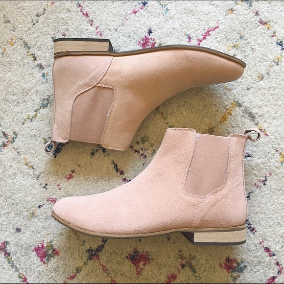 Urban Outfitters Other - Men’s Light Pink Leather Suede Chelsea Boots